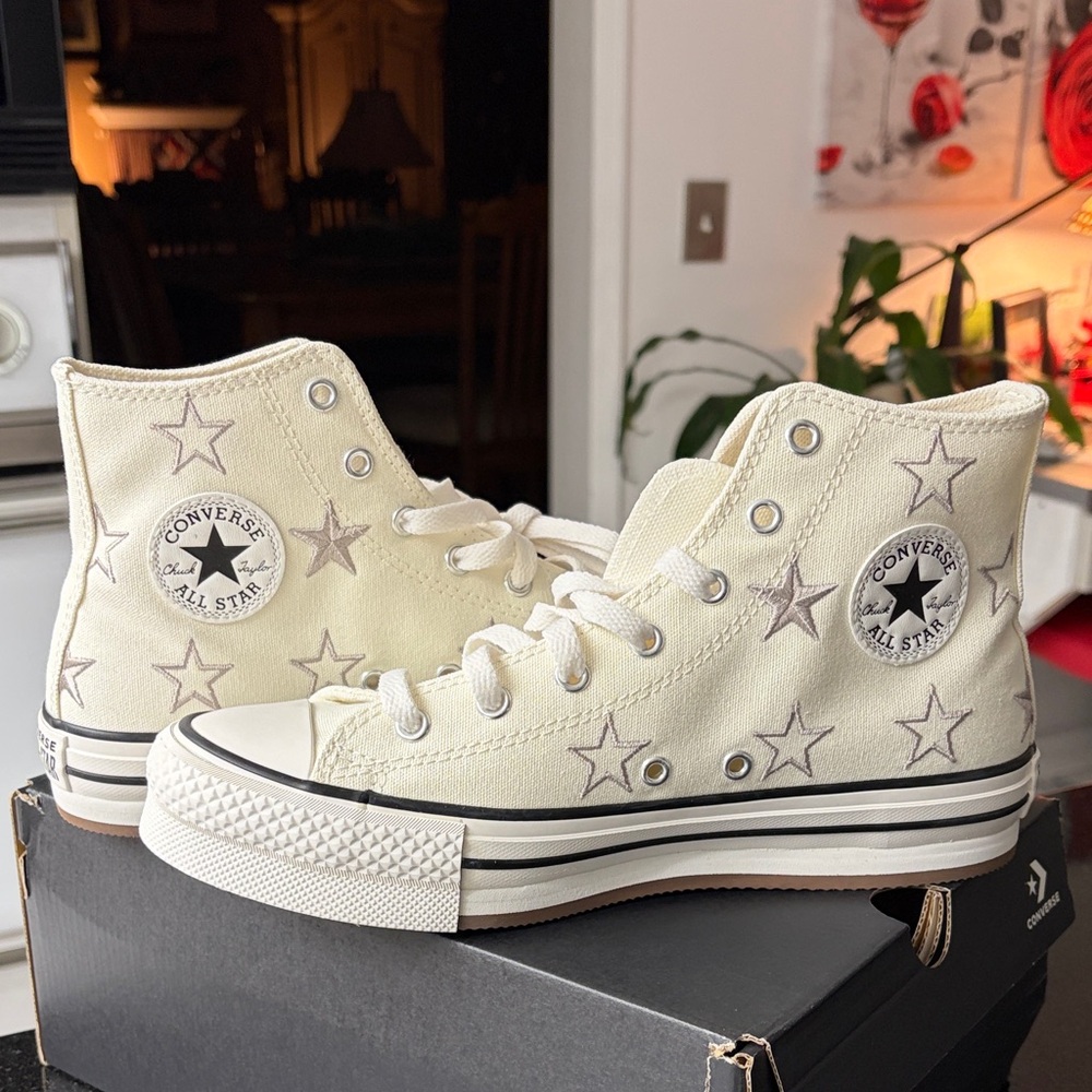 Converse Kids Cream High-Tops with Star Pattern - Picture 3 of 6